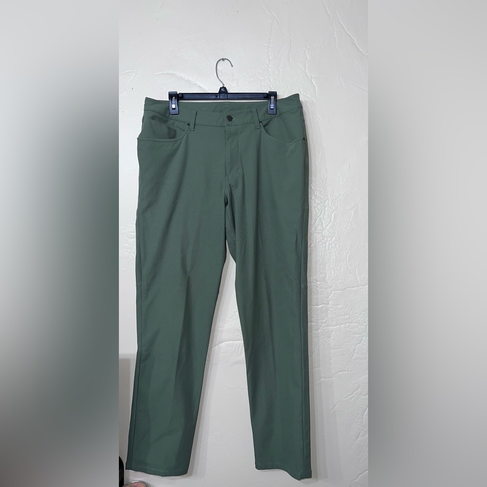 lululemon athletica Men's Green Chinos